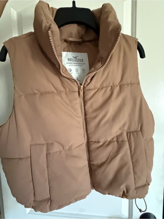 Hollister Jackets & Blazers - Hollister Ultimate Mini Puffer Vest